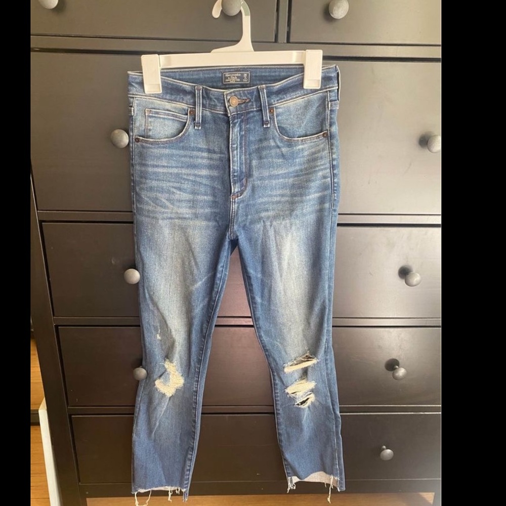 Abercrombie & Fitch High rise Ankle Skinny Jean size 26/2S